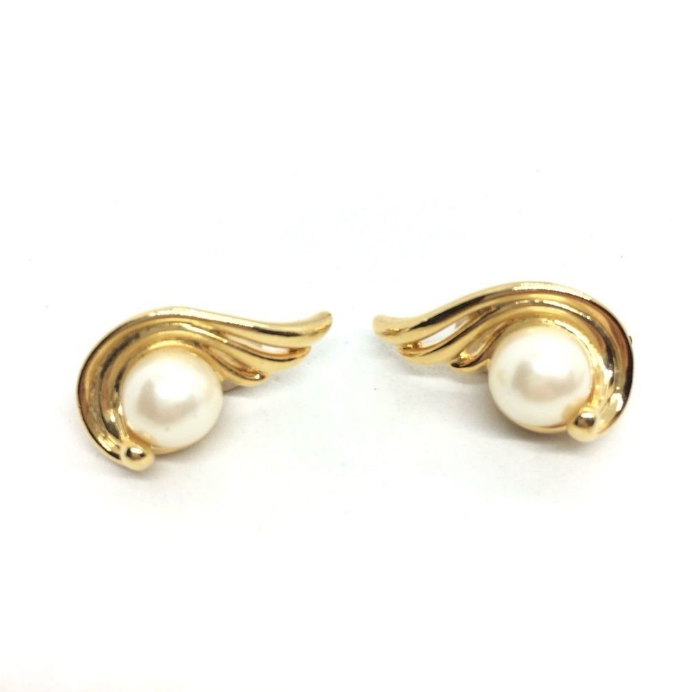 VINTAGE MARVELLA EARRINGS Faux Pearl Gold Tone Wing Clip On Signed - Picture 8 of 14